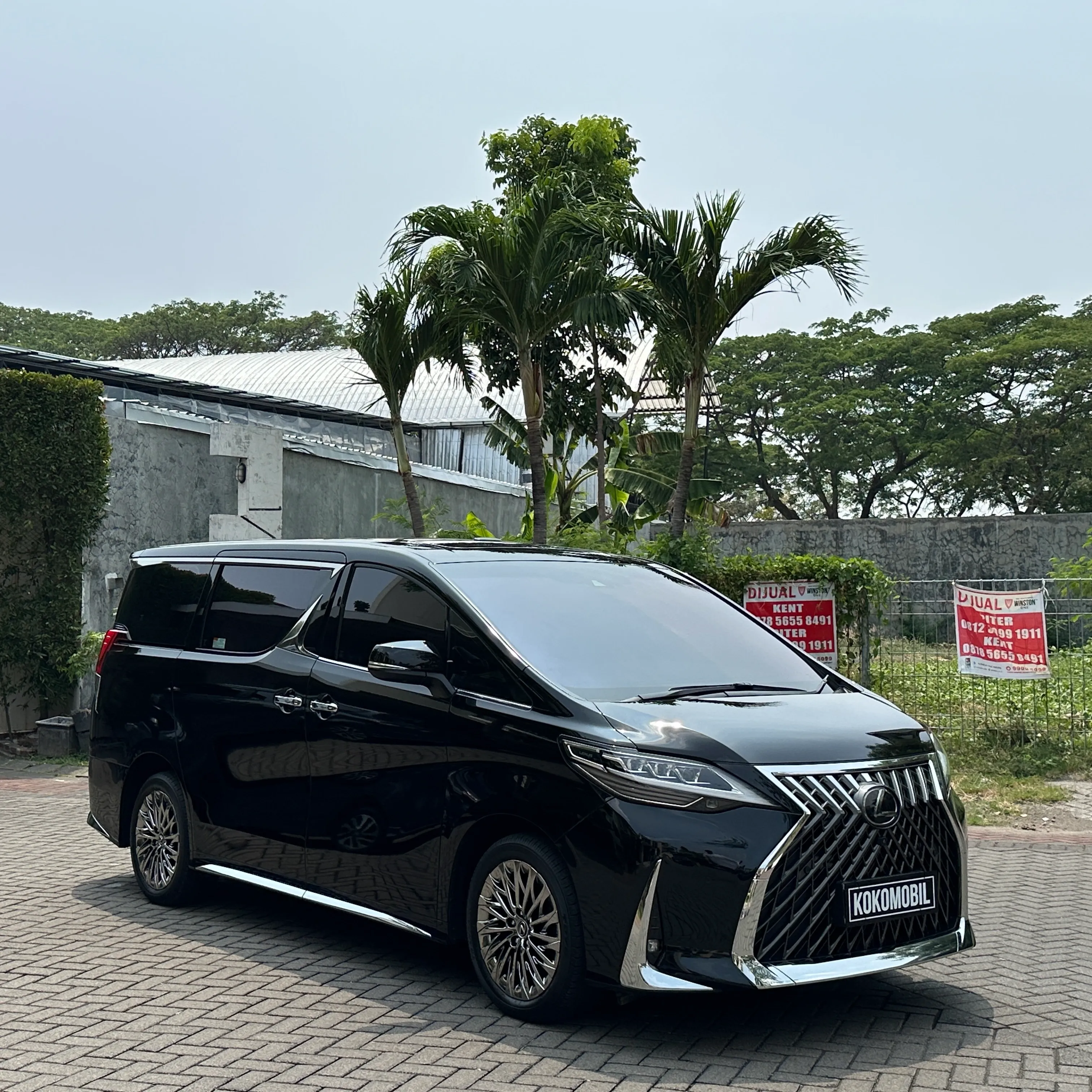 Lexus LM350 4x2 AT 2022