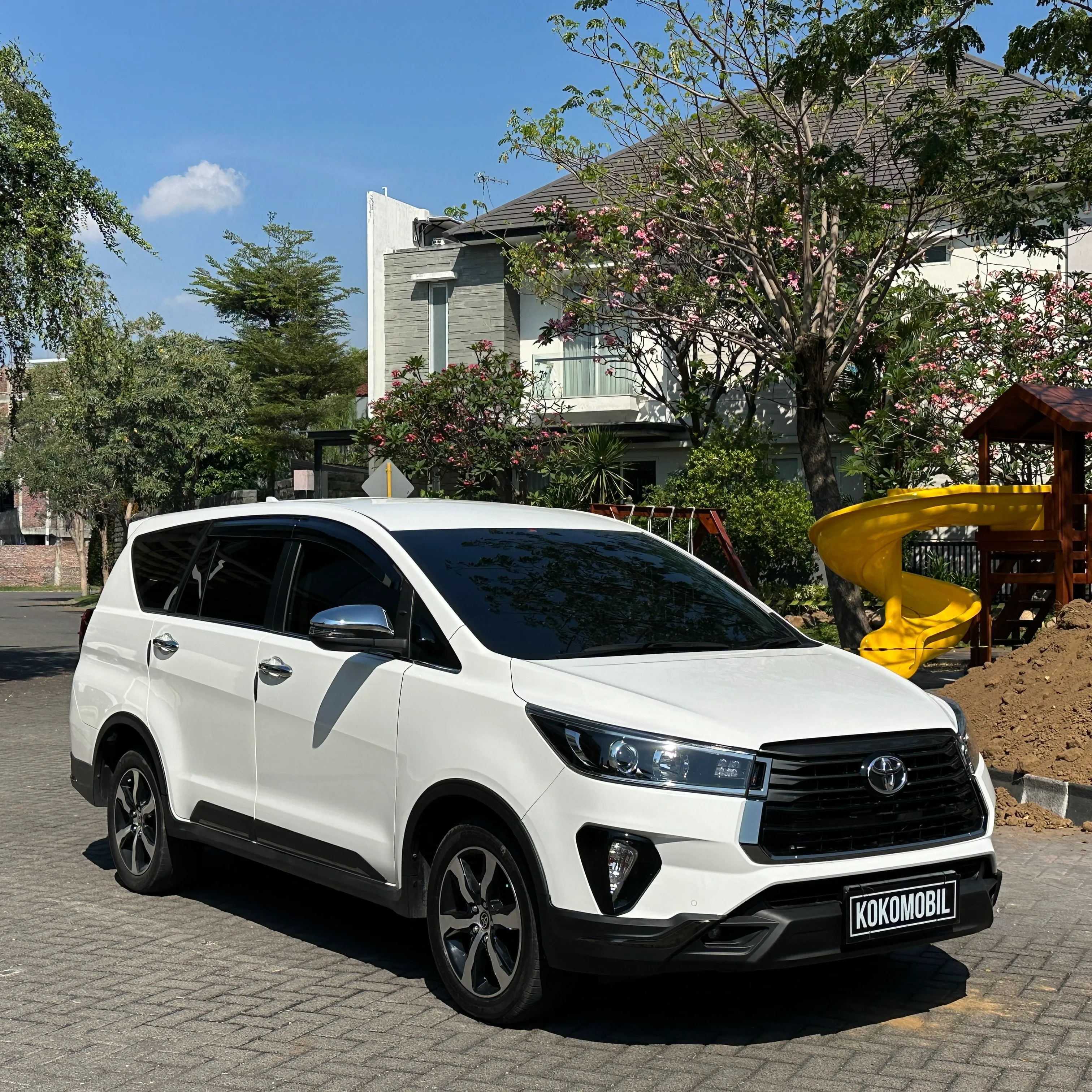 Toyota Innova Venturer 2.4 Diesel AT 2021 